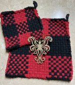 PH004 Red &amp; Black Potholder Set